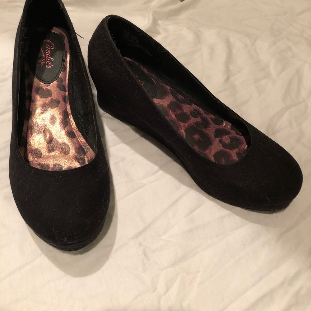 Black wedge heels